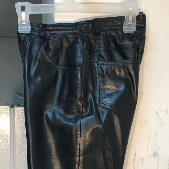 Woman Danier Leather pants: circ: 25,5", across: 12,5"
OL: 42,5" inseem: 31" - Picture 3 of 7